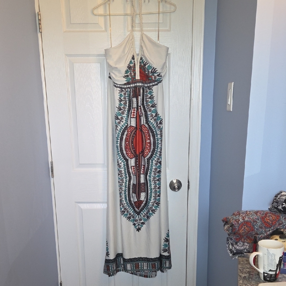 Elegant Strapless Dress with Vibrant Pattern